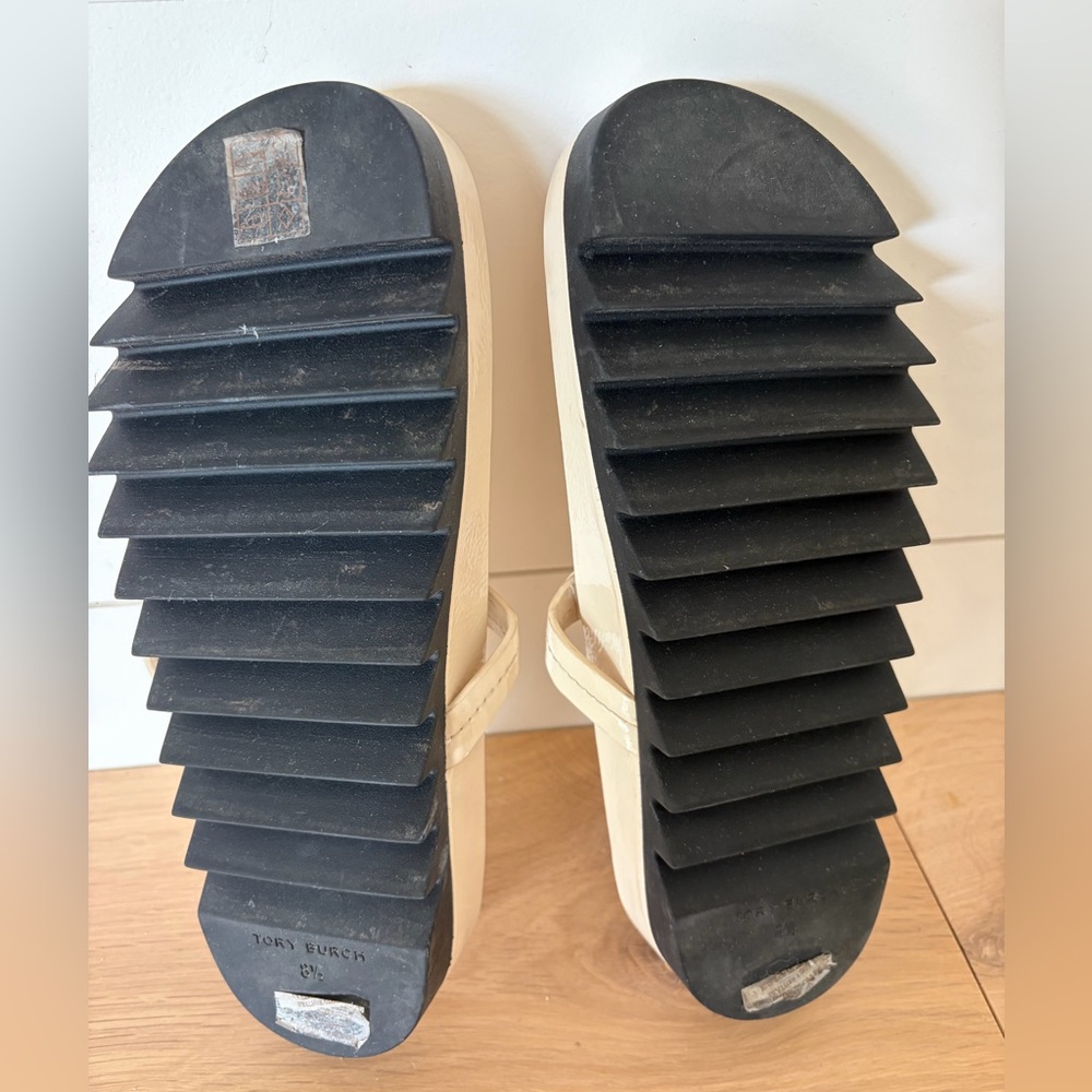 Tory Burch Miller Cloud Lug Soft Leather Ivory Black Sandals | US Women's 8.5 - Picture 5 of 6
